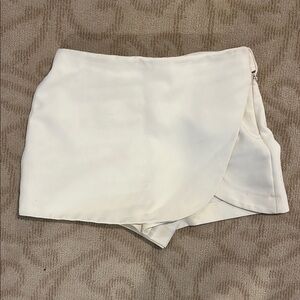 Elegant White Women's Shorts